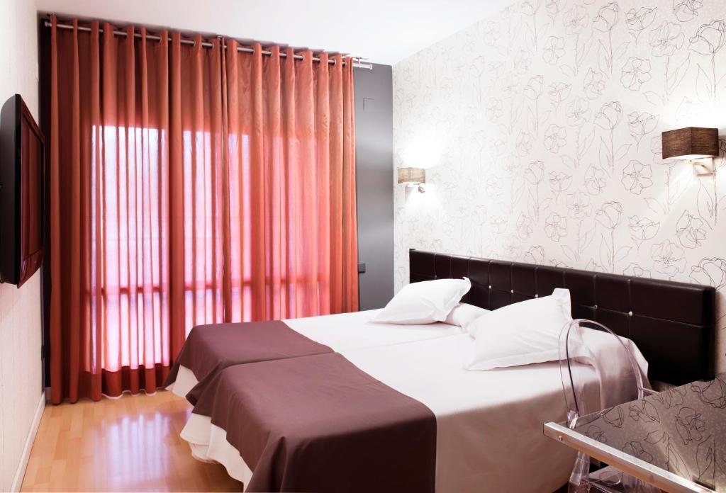 Hospedium Hostal Un Punto Chic Huesca Exterior foto