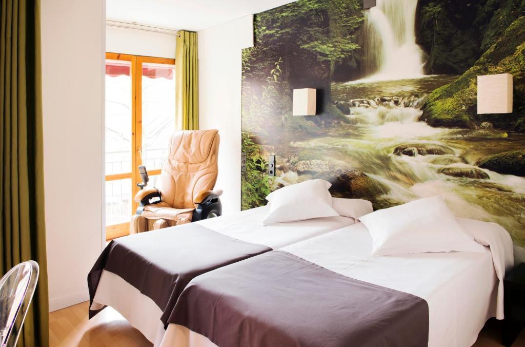 Hospedium Hostal Un Punto Chic Huesca Quarto foto