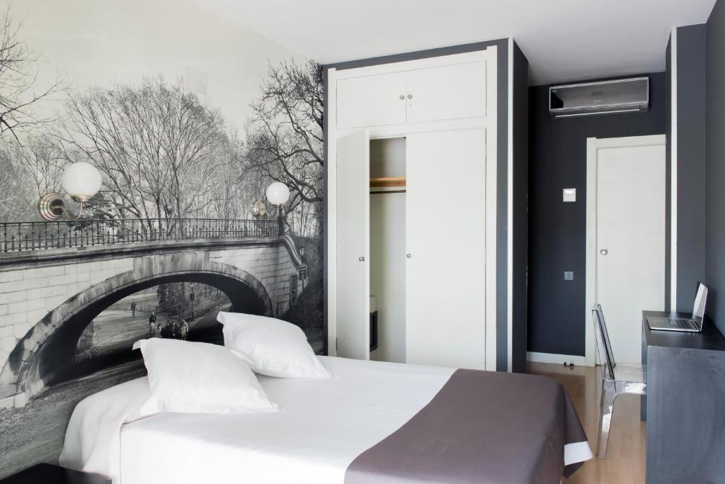 Hospedium Hostal Un Punto Chic Huesca Quarto foto