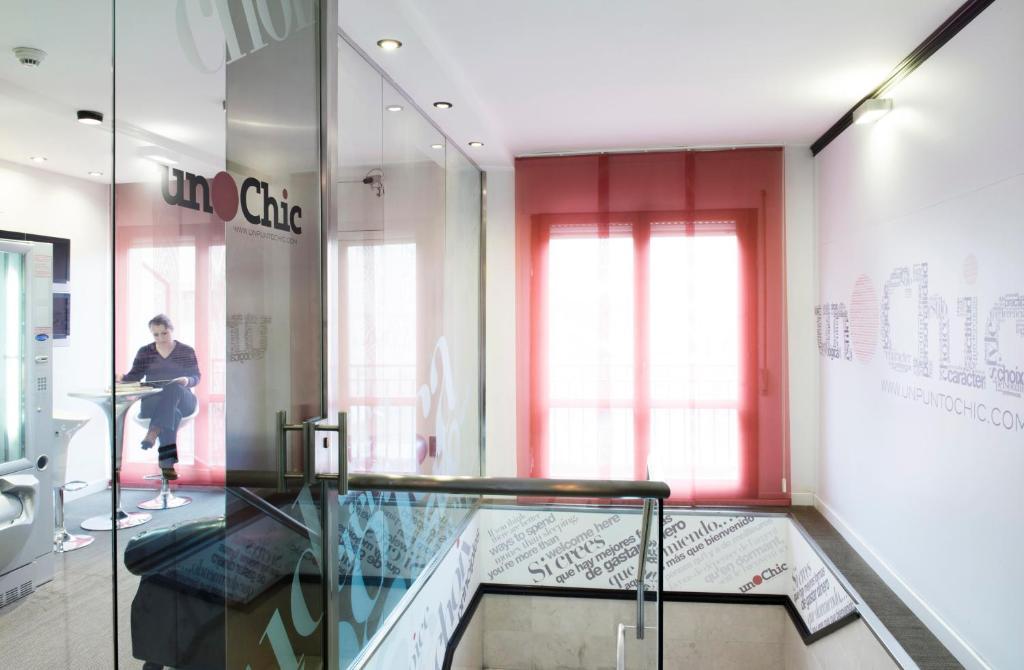 Hospedium Hostal Un Punto Chic Huesca Exterior foto