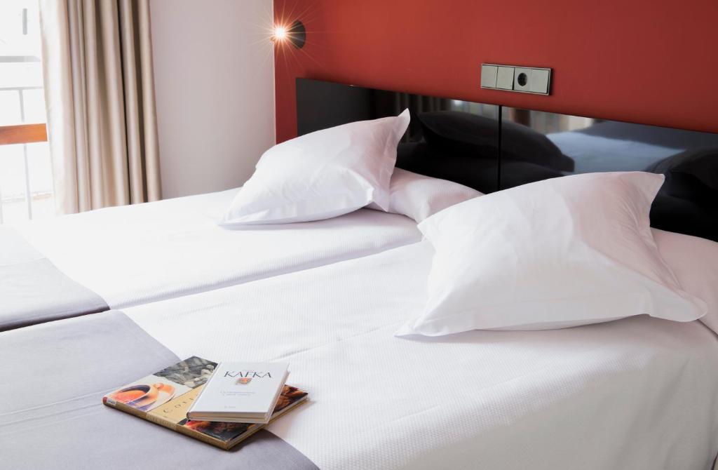 Hospedium Hostal Un Punto Chic Huesca Quarto foto