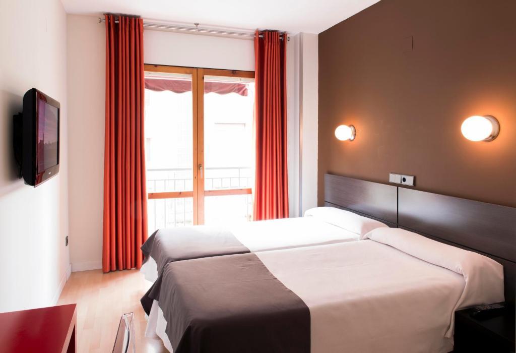 Hospedium Hostal Un Punto Chic Huesca Quarto foto