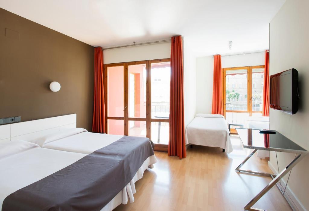 Hospedium Hostal Un Punto Chic Huesca Exterior foto