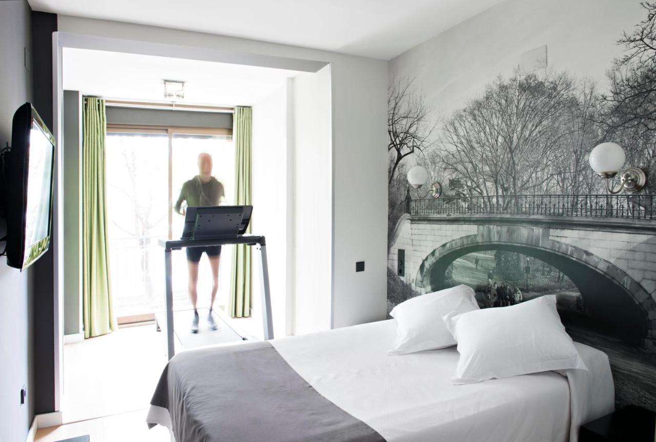 Hospedium Hostal Un Punto Chic Huesca Quarto foto